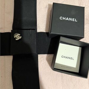 ONE authentic Chanel logo earring